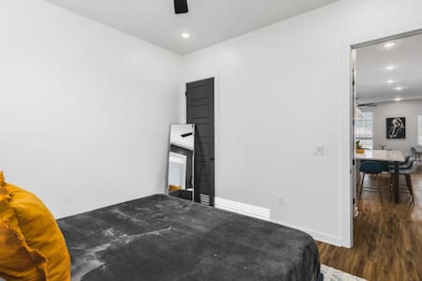 Spacious Home With Large Patio Rooftop Deck And Garage แนชวิลล์ ภายนอก รูปภาพ