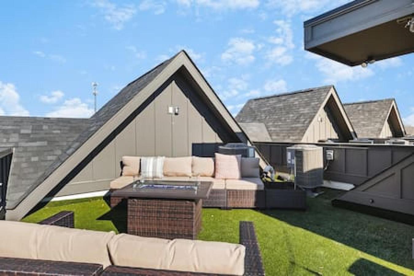 Spacious Home With Large Patio Rooftop Deck And Garage แนชวิลล์ ภายนอก รูปภาพ