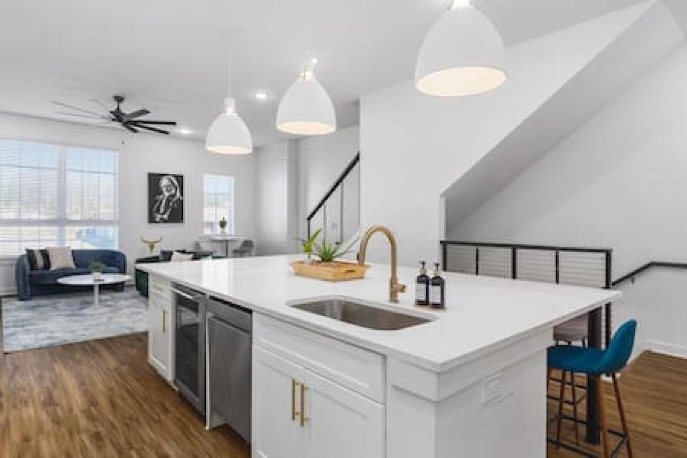 Spacious Home With Large Patio Rooftop Deck And Garage แนชวิลล์ ภายนอก รูปภาพ