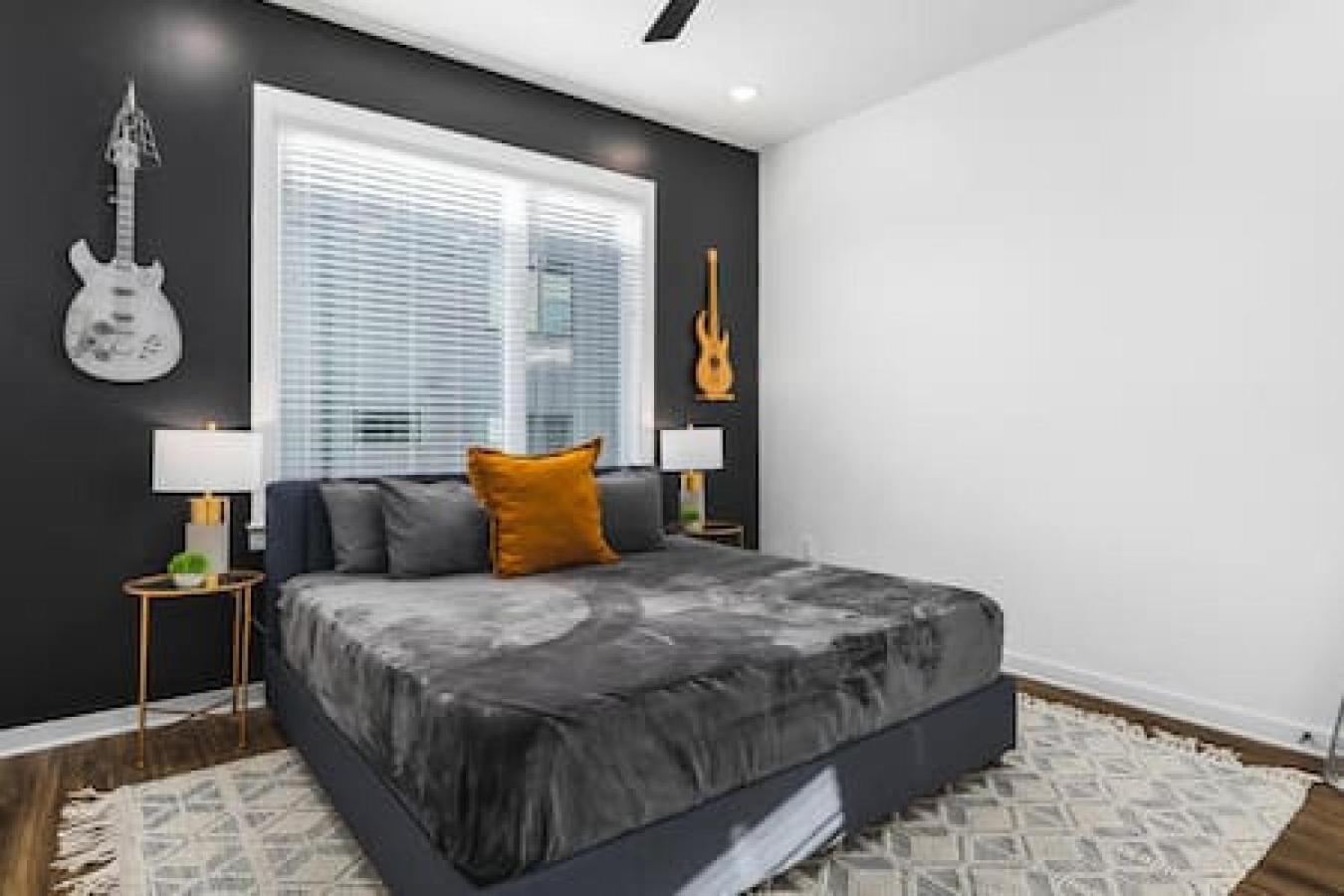 Spacious Home With Large Patio Rooftop Deck And Garage แนชวิลล์ ภายนอก รูปภาพ