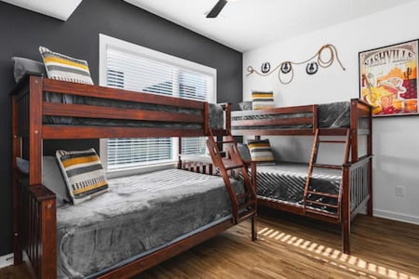 Spacious Home With Large Patio Rooftop Deck And Garage แนชวิลล์ ภายนอก รูปภาพ